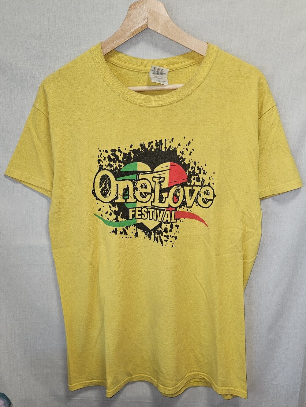 Gildan Yellow One Love Festival Graphic Tee sz M